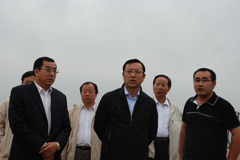 中國藝術研究院院長、非遺中心主任連緝（左二）等領導來風水梁考察